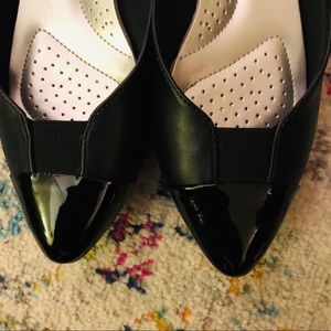 Pointed Cap Toe Dexflex Flats 7.5